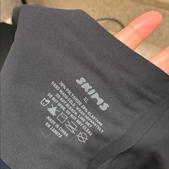 SKIMS Classic Black Bra - Picture 5 of 6